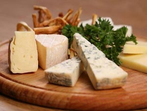 Что полезнее - сыр или творог?